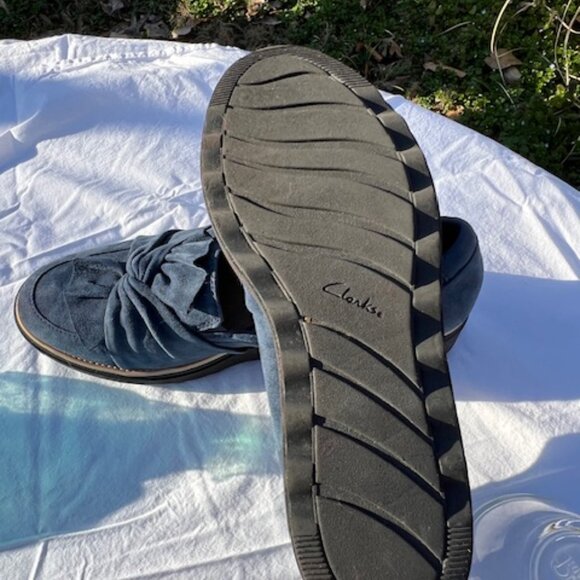 Clarks Sharon Dasher Blue Suede Loafer with Twist. Size 9.5W - Picture 4 of 7